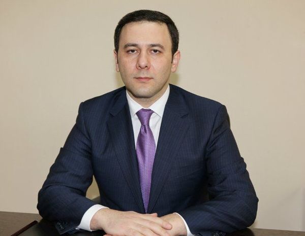 Dövlət qulluqçularının maaşı özəl sektorda çalışanların məvacibi ilə eyni olacaq - Nazir müavini