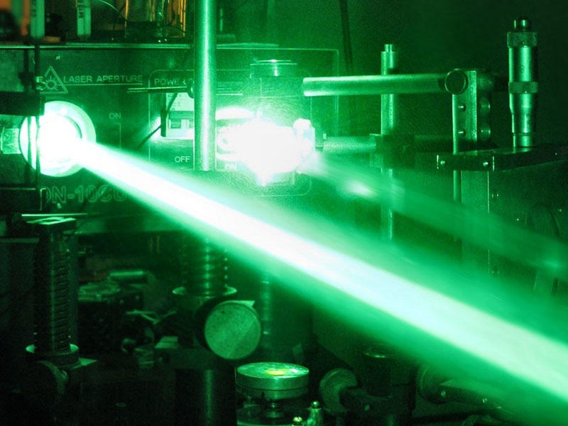 Lazer səsi konkret insanın qulağına ötürür