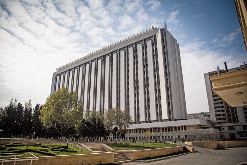 Universitetdən CAVAB: “İşlər şifrələndiyi üçün müəllim hansı tələbənin işini yoxladığını bilmir”