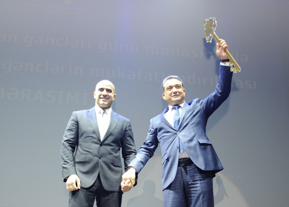 İstedadlı gənclər mükafatlandırıldı