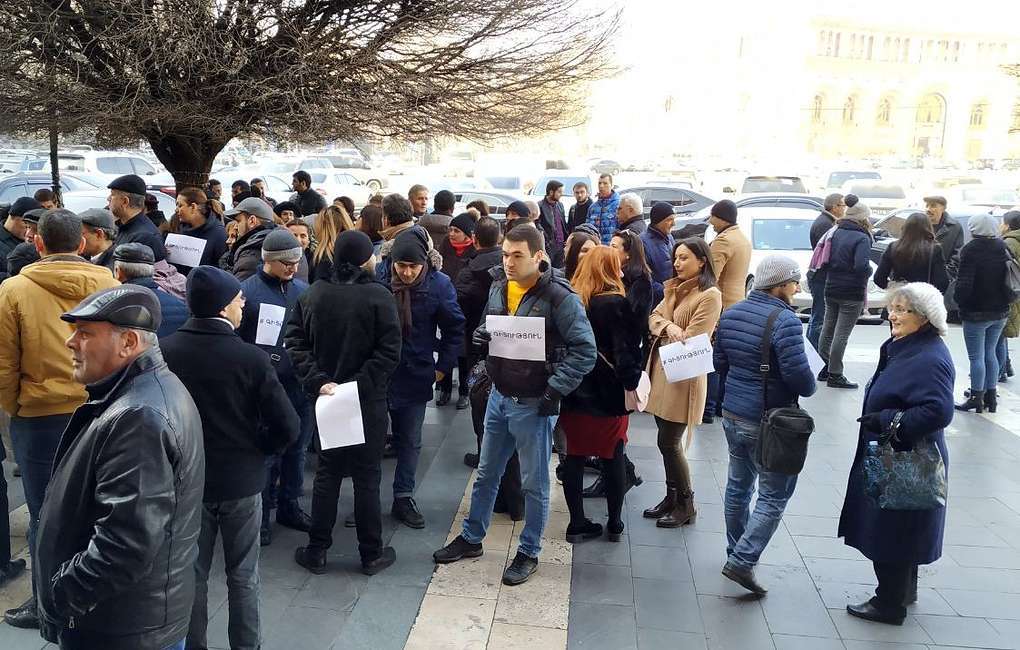 Yerevan Dövlət Universitetinin əməkdaşları etiraz aksiyasına başladı