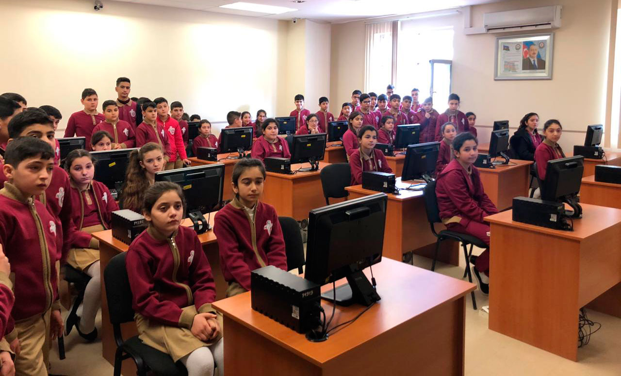 “Rəqəmsal bacarıqlar” layihəsinə daha bir məktəb qoşuldu  