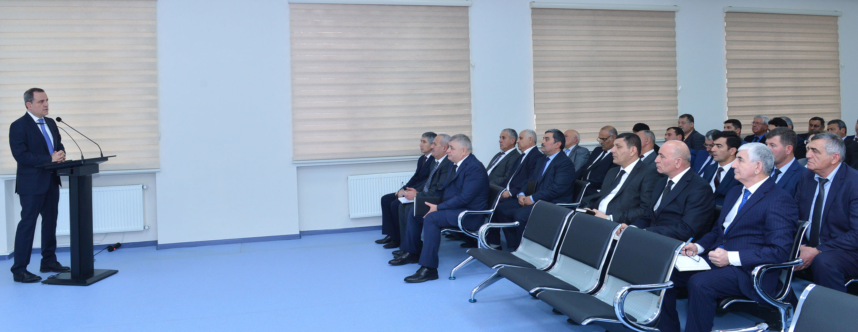 Təhsil naziri Neftçalada məktəb direktorlarını dinlədi
