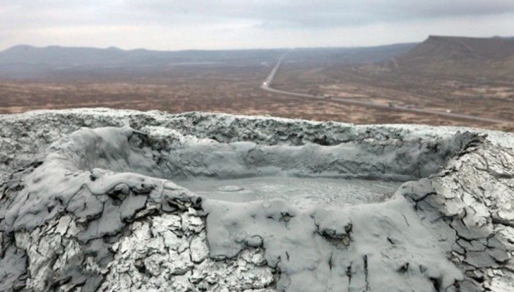Geoloqlar Şamaxıda vulkan püskürməsi ərazisində tədqiqat aparırlar  