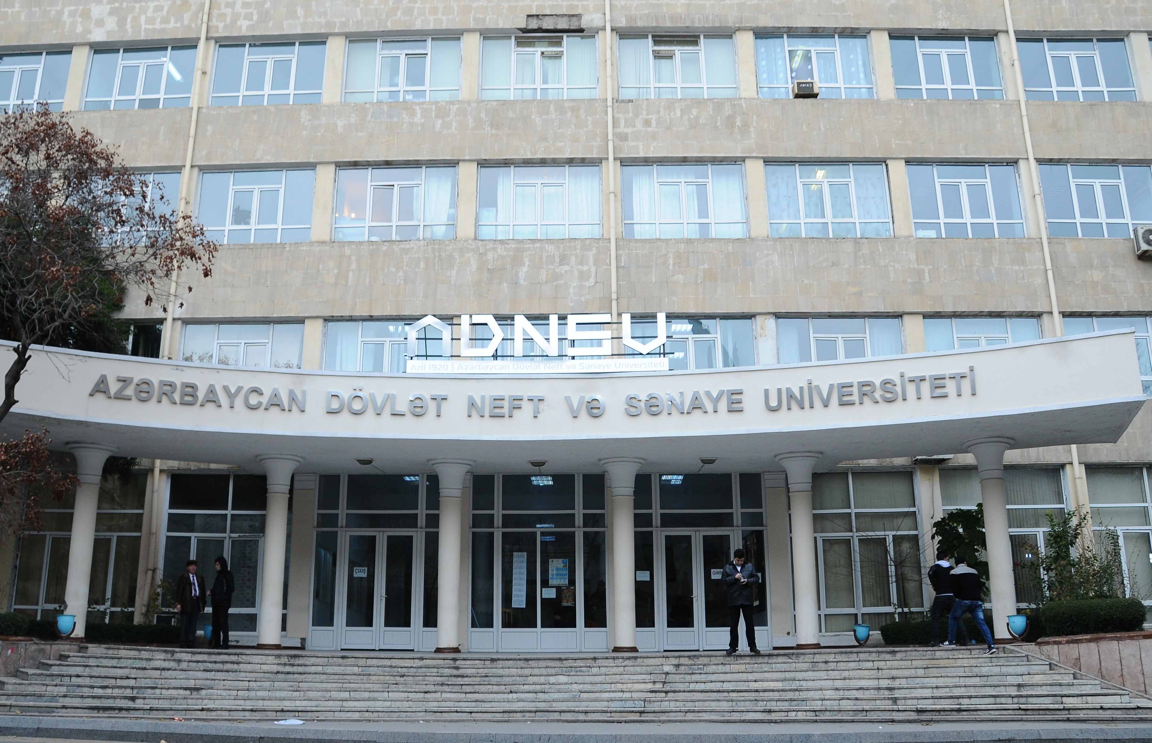 Bu universitetimizin binasında siqaret çəkən tələbə xaric olunacaq? – Rəsmi açıqlama