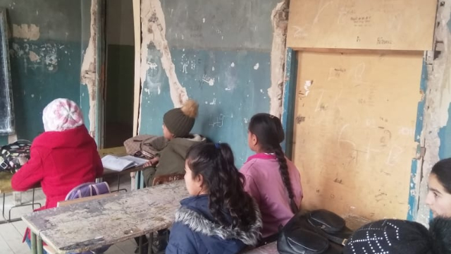 Tovuzda dağılmış MƏKTƏB:   “Şagirdlər yağış və qar altında dərs alırlar” + FOTOLAR