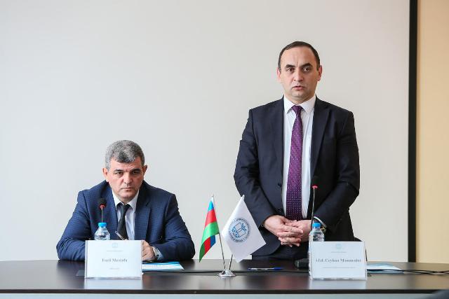 Deputat tələbələrin suallarını cavablandırdı