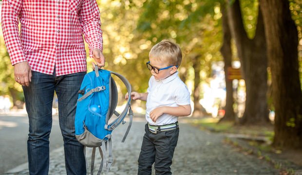 Məktəbə könülsüz gedən uşaqla necə davranmaq lazımdır?