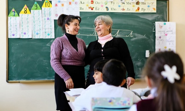 Müəllimlərin 1 stavka üzrə əmək haqqı – Artan maaşlar və verilmə qaydaları - RƏSMİ  