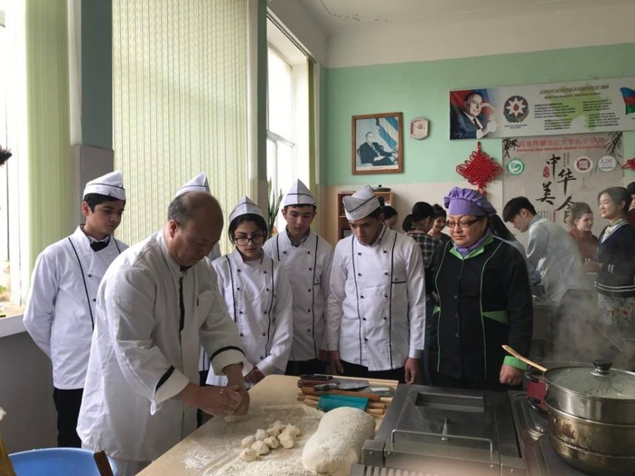 Peşə liseyində çinli aşpazlar dərs keçdilər  