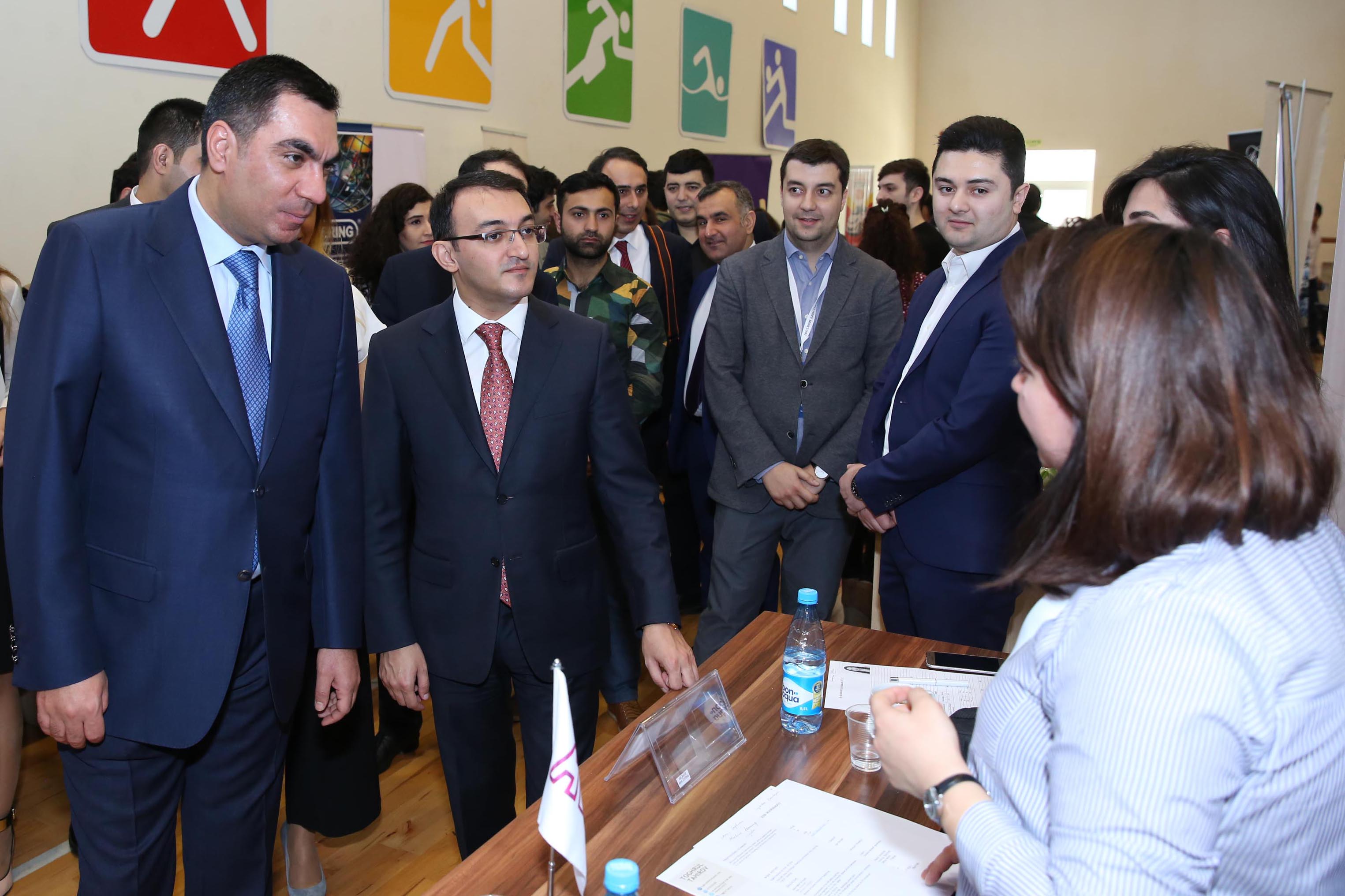 Bakı Ali Neft Məktəbində “ASAN Kadr” Karyera mərkəzinin 2-ci Karyera sərgisi keçirildi