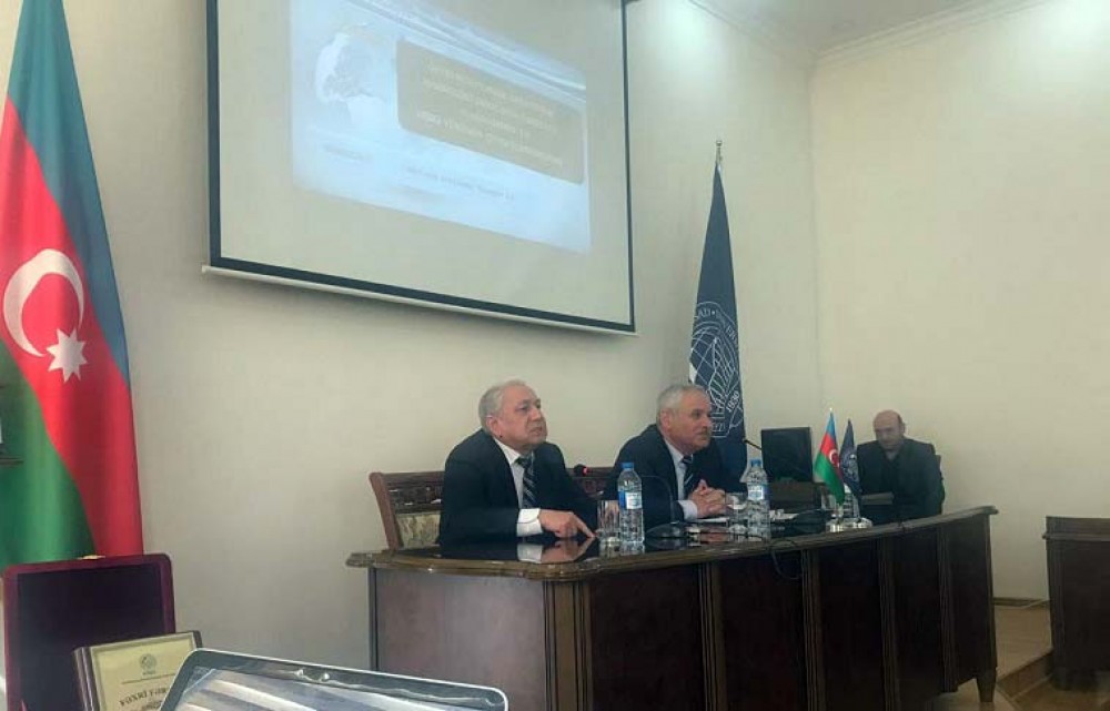 UNEC-də İqtisadiyyat İnstitutunun şöbə müdirinin məruzəsi dinlənilib  