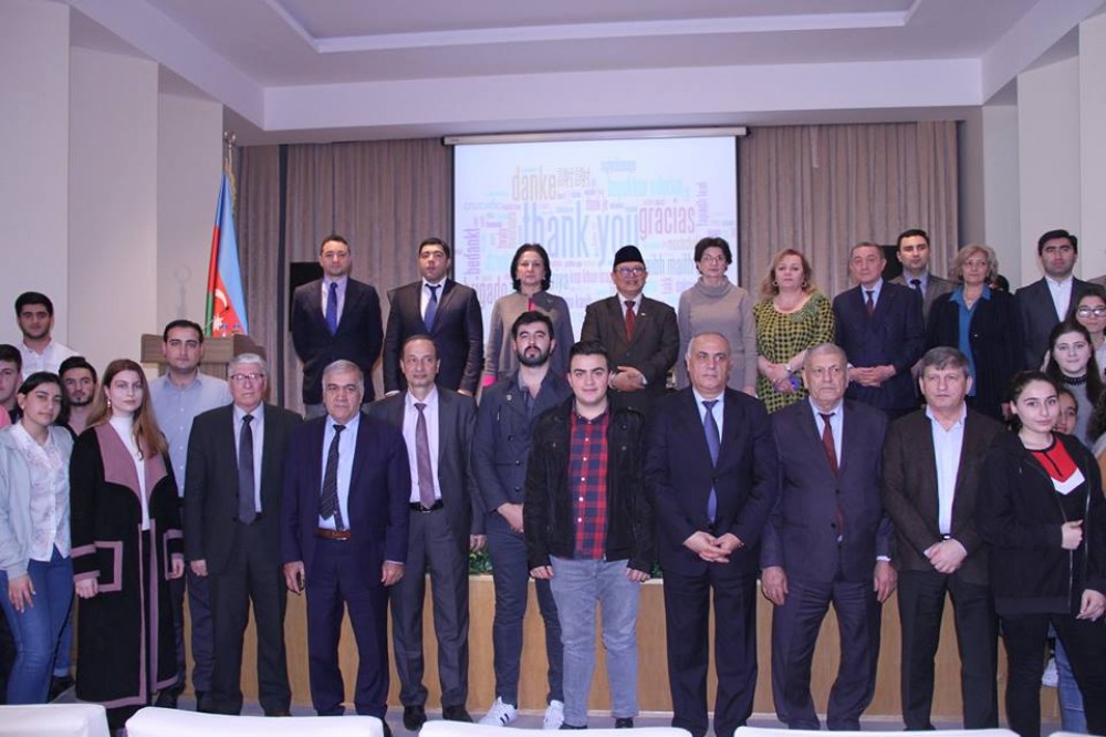 İndoneziya səfiri tələbələr qarşısında çıxış etdi