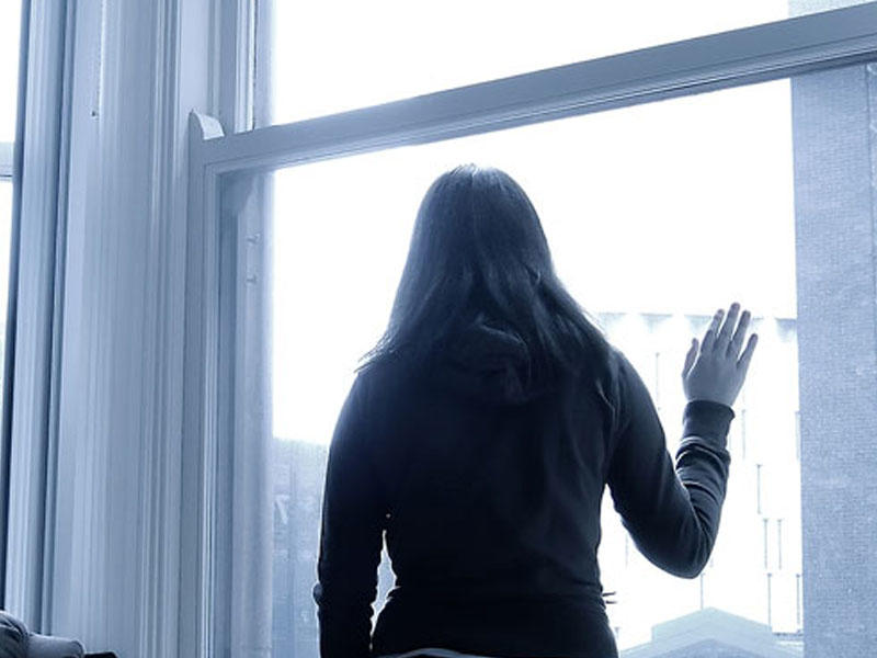 11-ci sinif şagirdi özünü 16-cı mərtəbədən atdı