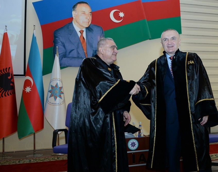 Prezidentə Dövlət İdarəçilik Akademiyasının fəxri doktoru adı verildi - FOTO