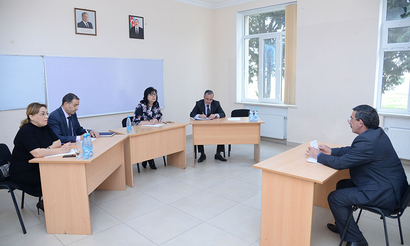 Müəllim və valideynlərin müraciəti dinlənilib  