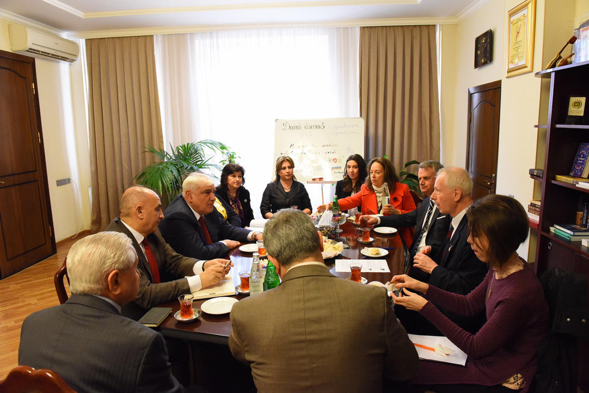 Kanada nümayəndələri Azərbaycan Dillər Universitetində müzakirə apardı