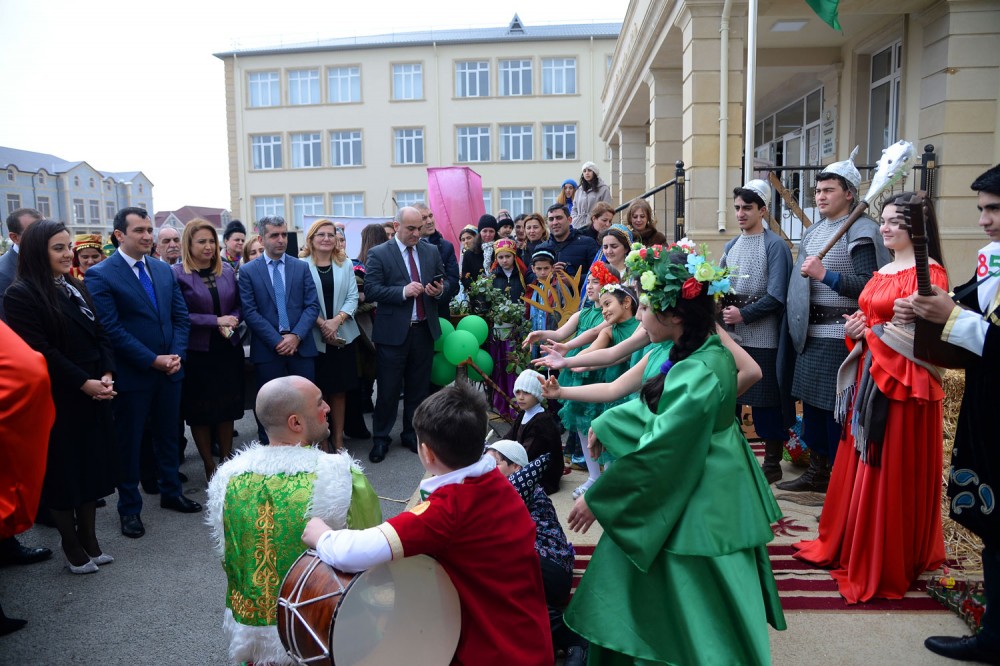 Təhsil müəssisəsində bayram tədbiri keçirilib  