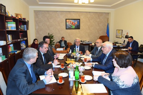 Rektor səfirlə görüşdü