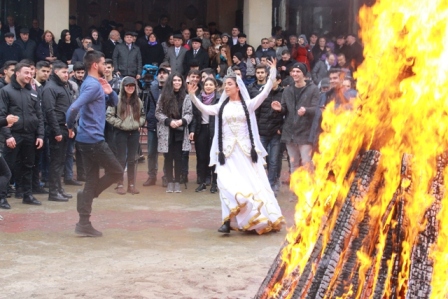 BDU tələbələri İlaxır çərşənbədə “Yallı” getdilər - FOTO