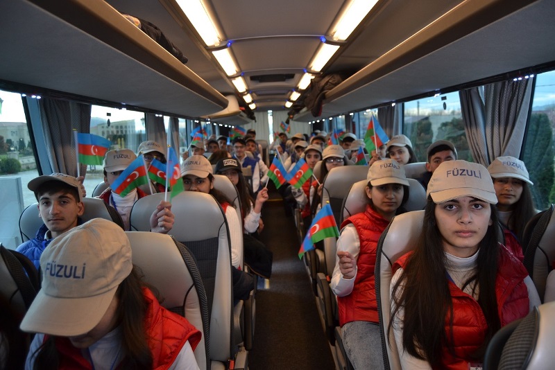 Məktəblilər “Ölkəmizi tanıyaq” tur-aksiyasında qərb bölgəsinə getdilər