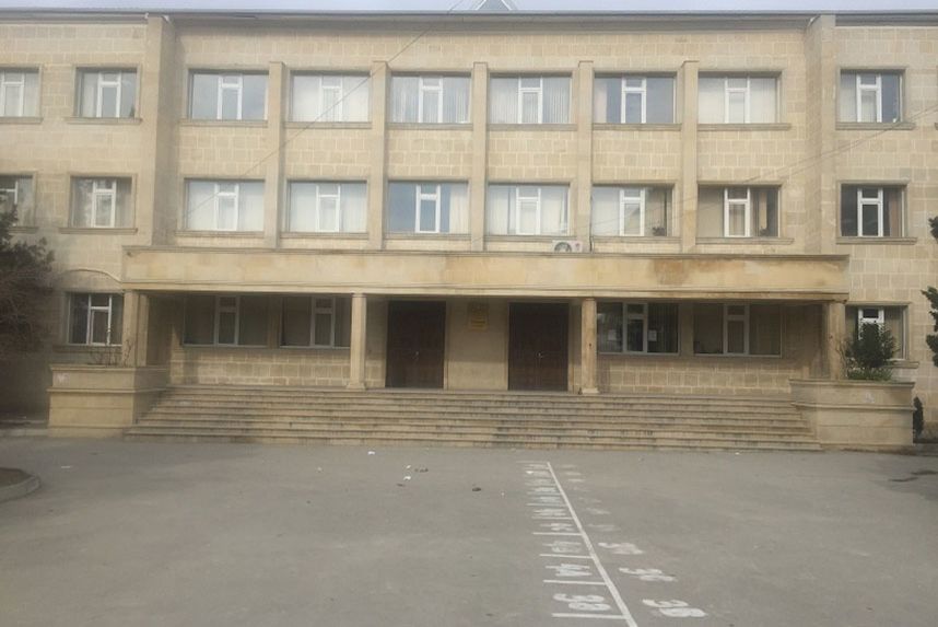 Bakıda şagirdlər birləşib müəllimi döydü   