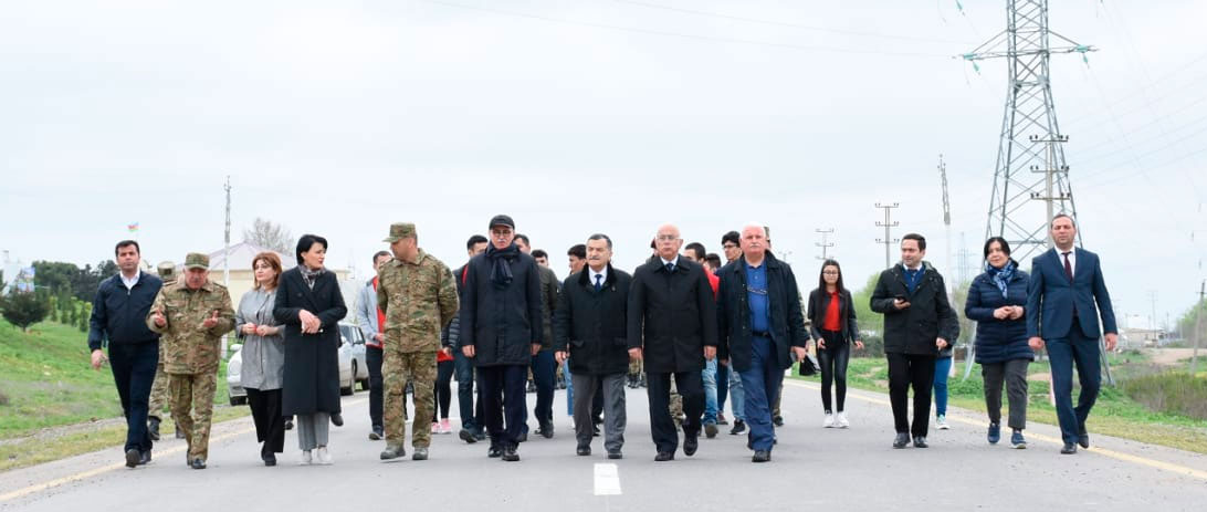 Jurnalistlər Təhsil Nazirliyinin cəbhə turunu alqışladılar – “Bunların Azərbaycan maraqlarından xəbəri yoxdur”  