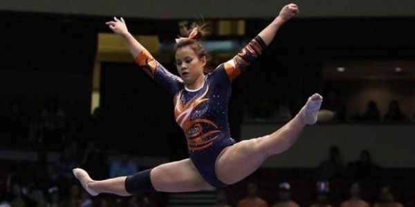    Tələbə gimnastın ayaqları qırıldı -Video   