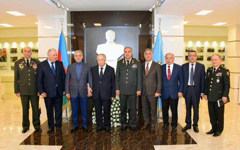 Universitetdə müharibə veteranları ilə görüş