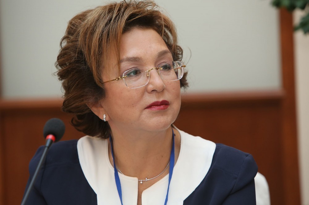 Məleykə Abbaszadə Qəbələyə vətəndaşlarla görüşə gedir