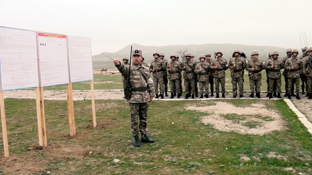 Hərbi məktəbin  kursantları üçün təlim