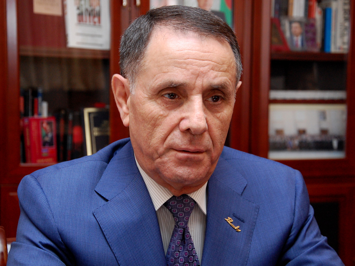 Baş nazir tələbə təqaüdləri ilə bağlı qaydaları dəyişdi