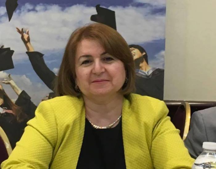 Kanadada “İlin müəllim”i seçilən soydaşımız: “Uşağın biləyindən tutmaq belə 250 000 dollar cərimədir”  