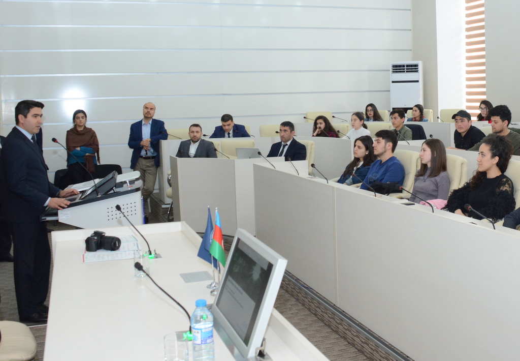Citibank nümayəndəsi UNEC-də təqdimat keçirib   