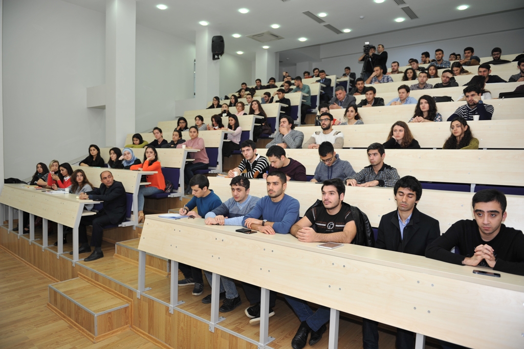 “Dərsdə tələbələrlə heç bir ünsiyyət qurmadan mühazirəni oxuyurduq, onlar  da yazırdılar” - Deputat  