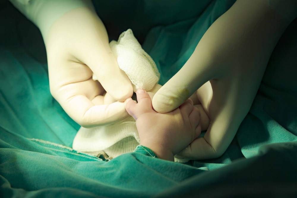 Tibb Universitetinin Tədris Cərrahiyyə Klinikasında altıbarmaqlı uşaq əməliyyat olunub  