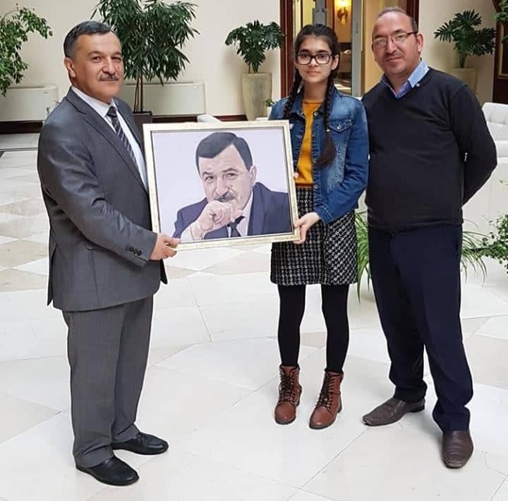 Tələbə rəssamın portreti deputatı təəccübləndirdi - FOTO