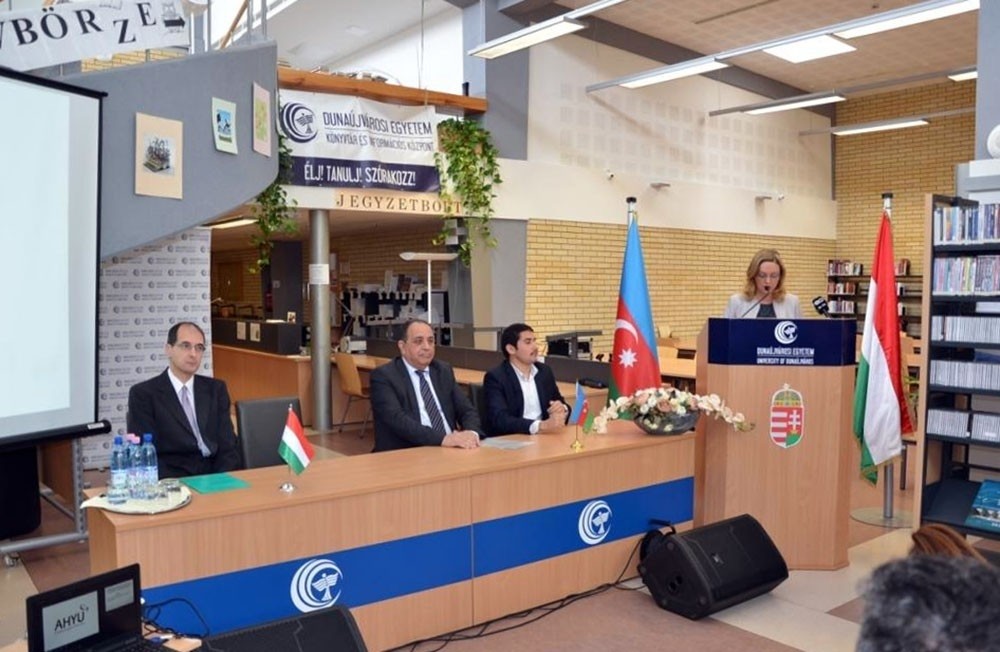 Macarıstanın Dunayvaroş Universitetinin kitabxanasında Azərbaycan guşəsi açılıb