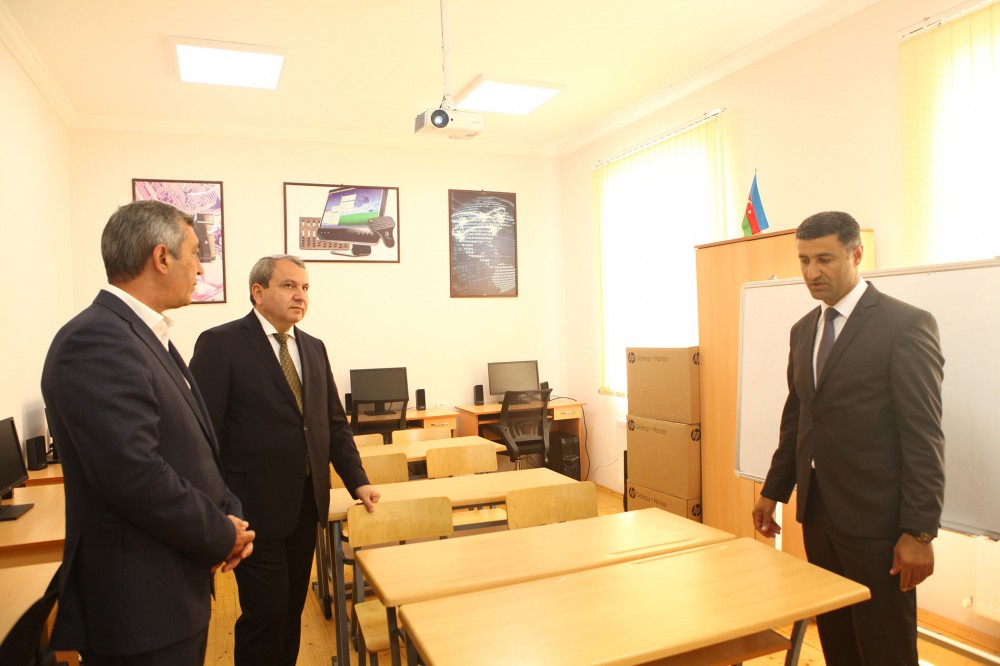 Rektor Cocuq Mərcanlı kənd tam orta məktəbində