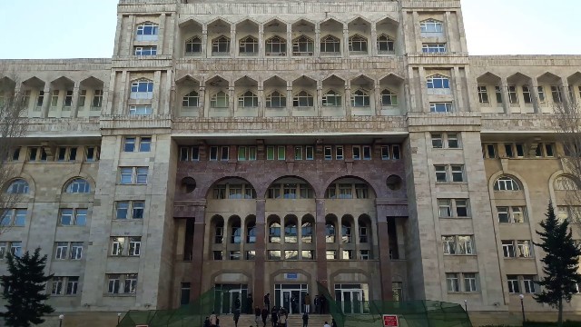 Tibb Universitetinin neyrocərrahlıq kafedrasının 50 illiyinə həsr olunmuş beynəlxalq konfrans keçirilir