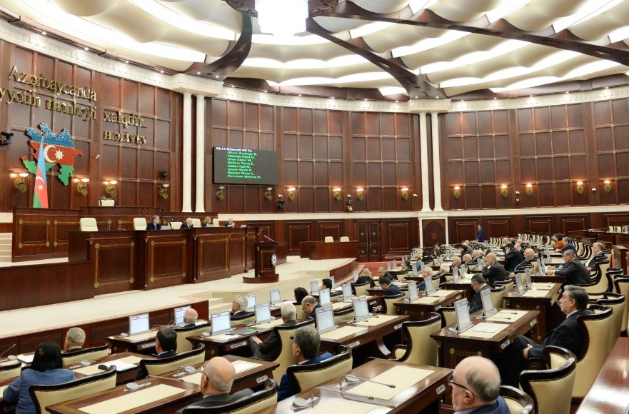 “Təhsil haqqında” Qanun dəyişir - Kurikulumların təsdiqi dövlətin vəzifələri sırasından çıxarılır