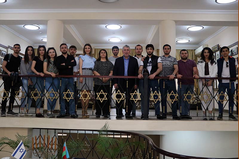Azərbaycan Universitetinin tələbələri dağ yəhudiləri sinaqoqunu ziyarət edib