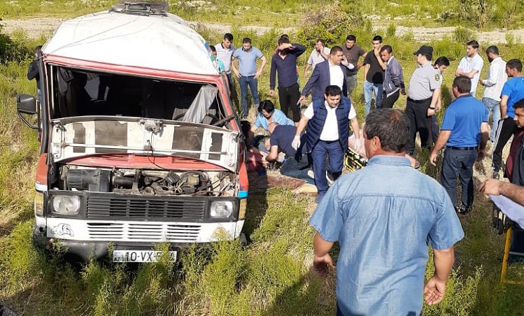 Qəzaya düşən tələbələrlə bağlı rəsmi məlumat: 2 nəfər ölüb, 2-si ağır vəziyyətdədir  