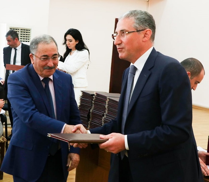 Ekologiya sahəsindəki səmərəli fəaliyyətlərinə görə bir sıra alimlər təltif olunublar