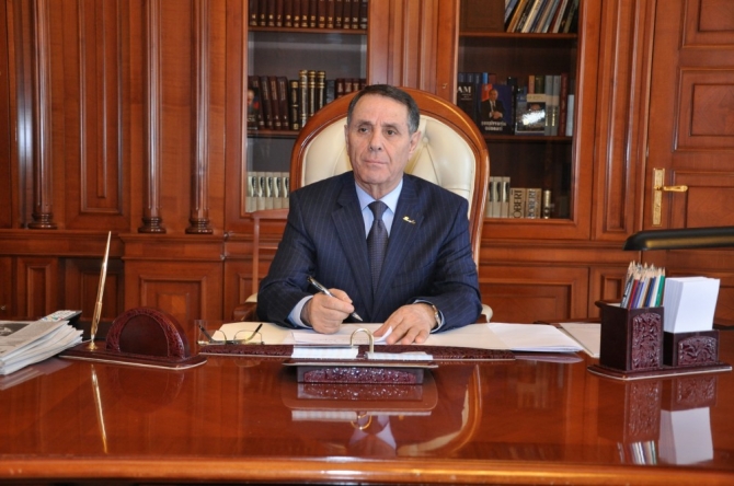 Novruz Məmmədov Tarix İnstitutuna zəng etdi  