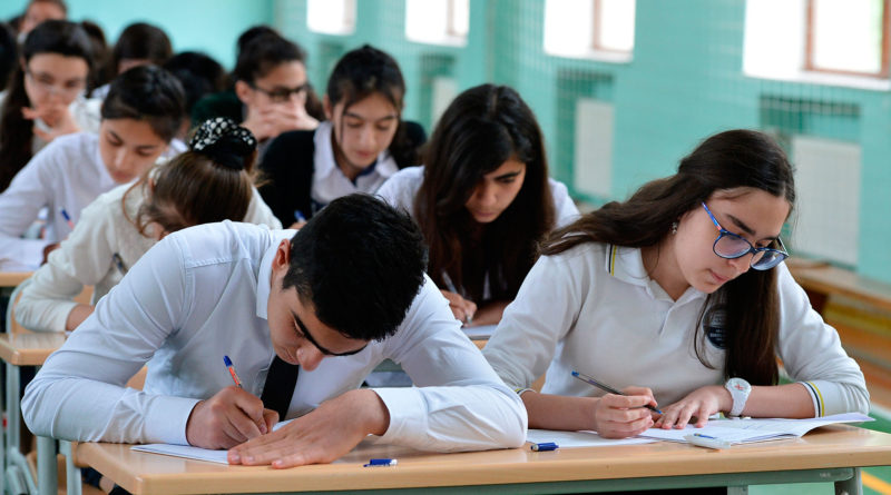 “Ədəbiyyat biliciləri” mükafatlandırılıb