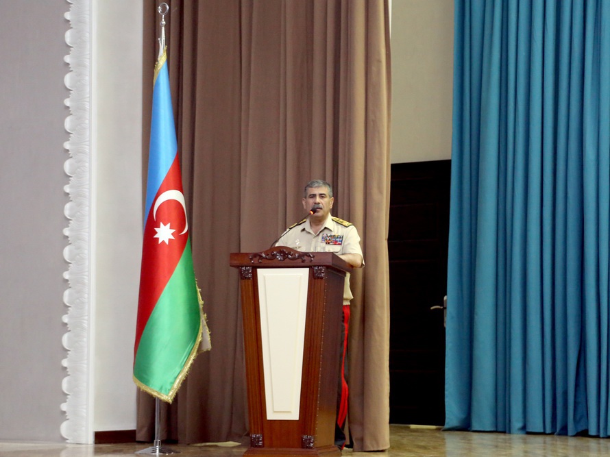 Nazir məzunlara çağırış etdi