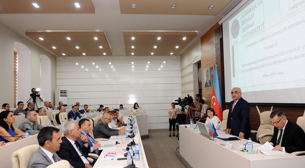 UNEC-də “Universitet-dövlət-sənaye platforması” çərçivəsində forum keçirilib  