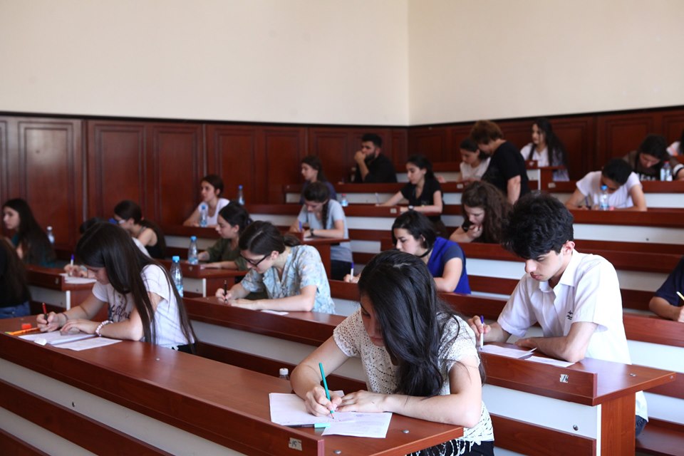 BDU-da yay imtahan sessiyasında imtahanlara ictimai baxış keçirilib - FOTO  