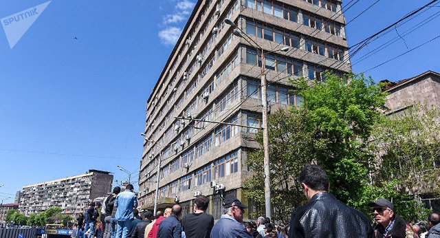 Universitetdə 60 tələbə və müəllim təxliyə olundu - Ermənistanda  